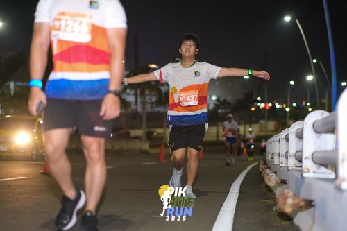 Race photo from PIK NITE RUN 2025