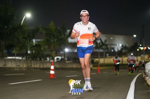 Race photo from PIK NITE RUN 2025