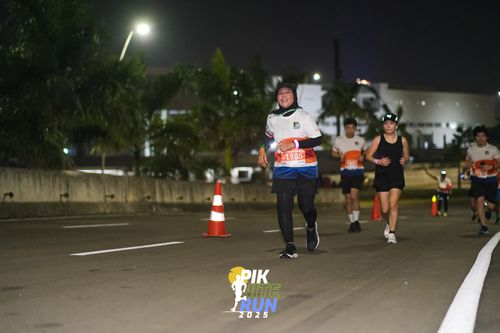 Race photo from PIK NITE RUN 2025