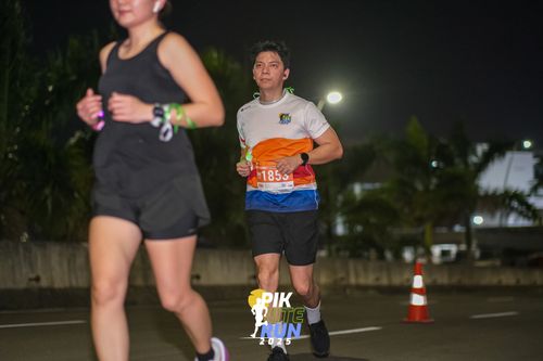 Race photo from PIK NITE RUN 2025