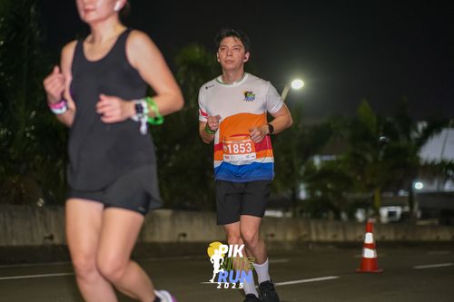 Race photo from PIK NITE RUN 2025
