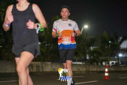 Race photo from PIK NITE RUN 2025