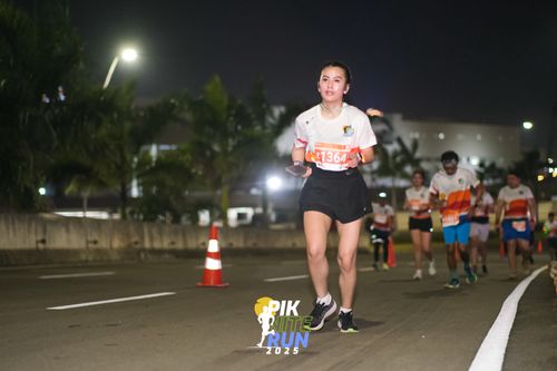 Race photo from PIK NITE RUN 2025