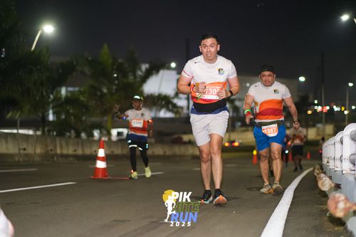 Race photo from PIK NITE RUN 2025