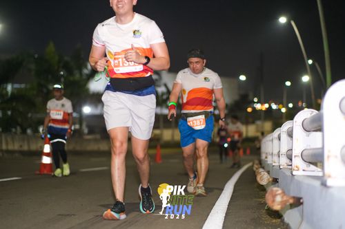 Race photo from PIK NITE RUN 2025