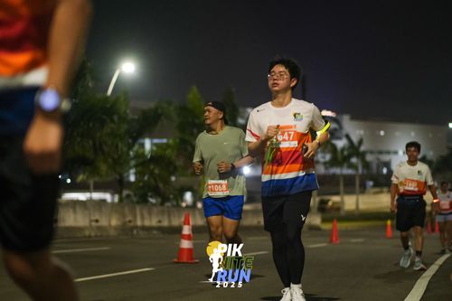 Race photo from PIK NITE RUN 2025