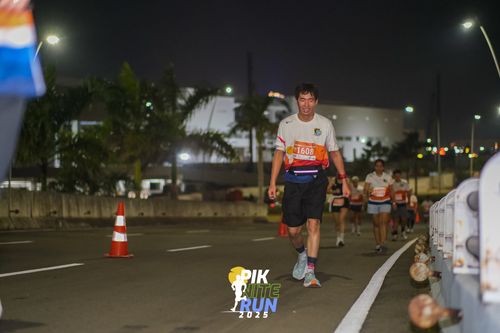 Race photo from PIK NITE RUN 2025