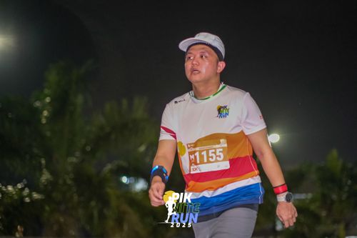 Race photo from PIK NITE RUN 2025