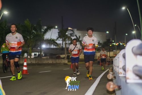 Race photo from PIK NITE RUN 2025