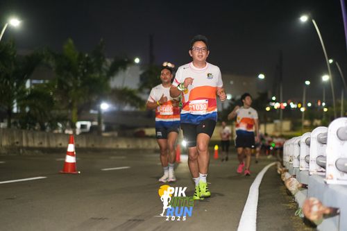 Race photo from PIK NITE RUN 2025
