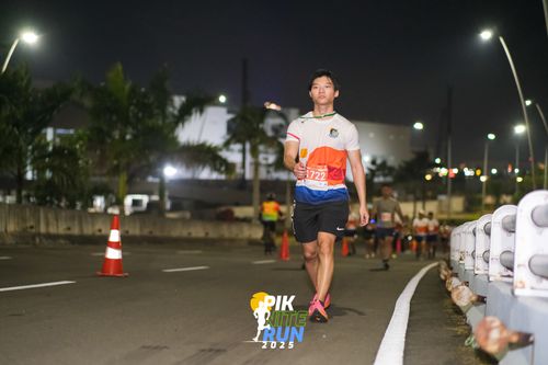 Race photo from PIK NITE RUN 2025