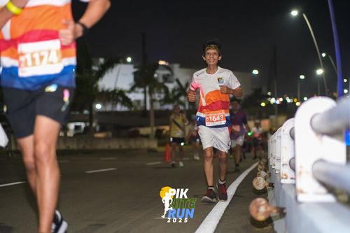Race photo from PIK NITE RUN 2025