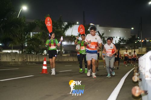 Race photo from PIK NITE RUN 2025