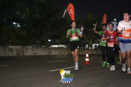 Race photo from PIK NITE RUN 2025
