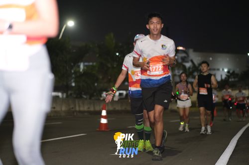 Race photo from PIK NITE RUN 2025