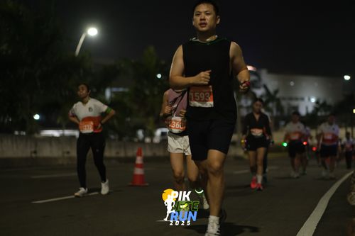 Race photo from PIK NITE RUN 2025