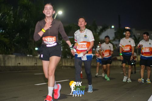 Race photo from PIK NITE RUN 2025