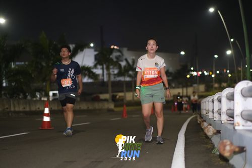 Race photo from PIK NITE RUN 2025