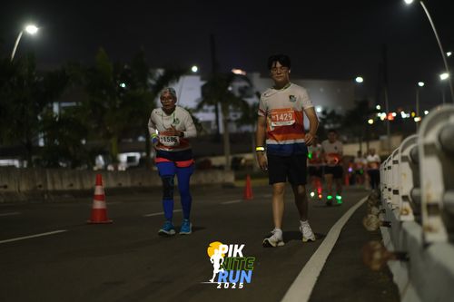 Race photo from PIK NITE RUN 2025