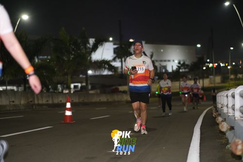 Race photo from PIK NITE RUN 2025