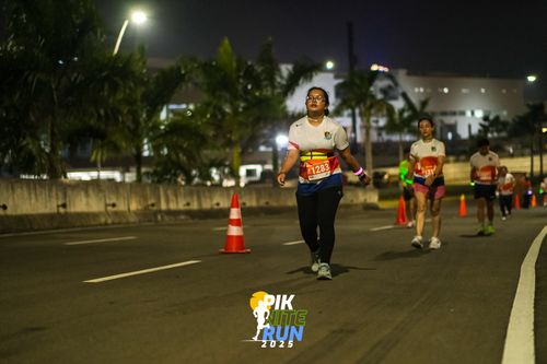 Race photo from PIK NITE RUN 2025