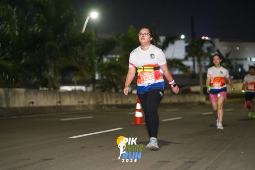 Race photo from PIK NITE RUN 2025