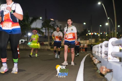 Race photo from PIK NITE RUN 2025
