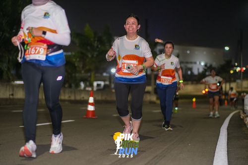 Race photo from PIK NITE RUN 2025