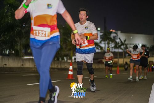 Race photo from PIK NITE RUN 2025