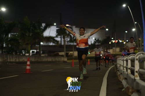 Race photo from PIK NITE RUN 2025