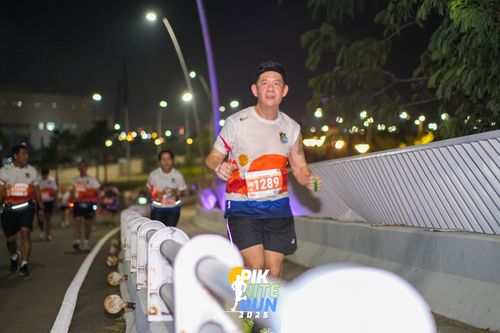 Race photo from PIK NITE RUN 2025