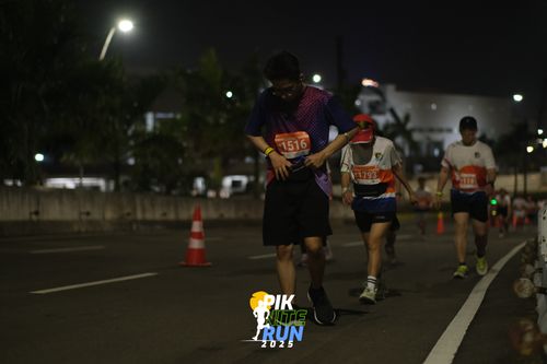 Race photo from PIK NITE RUN 2025