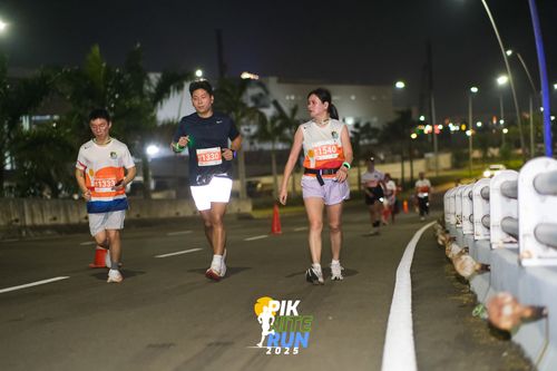 Race photo from PIK NITE RUN 2025