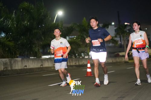 Race photo from PIK NITE RUN 2025