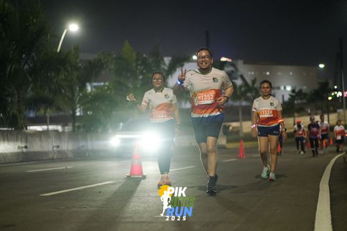 Race photo from PIK NITE RUN 2025
