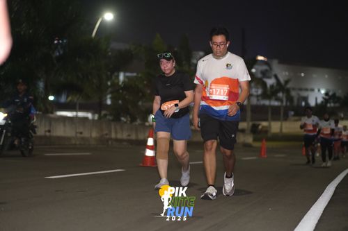 Race photo from PIK NITE RUN 2025