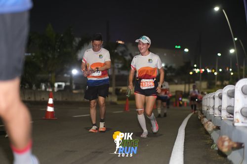 Race photo from PIK NITE RUN 2025