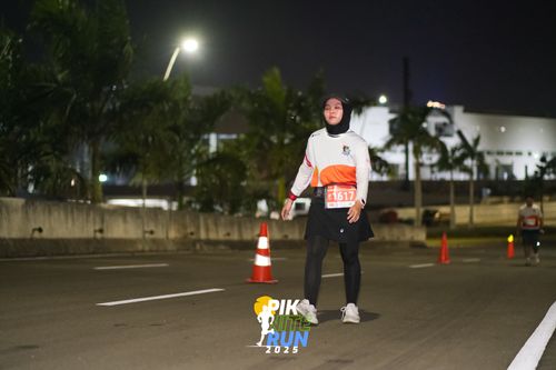 Race photo from PIK NITE RUN 2025