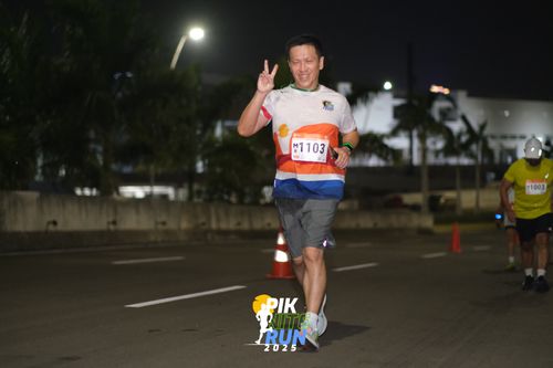 Race photo from PIK NITE RUN 2025