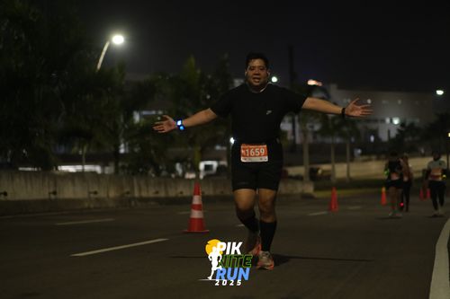 Race photo from PIK NITE RUN 2025