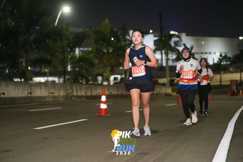 Race photo from PIK NITE RUN 2025