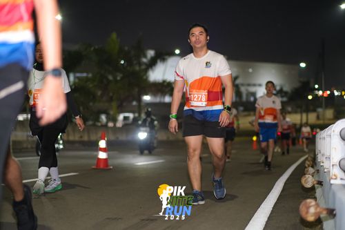 Race photo from PIK NITE RUN 2025