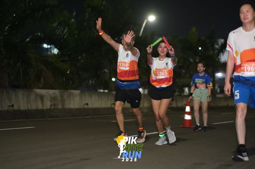 Race photo from PIK NITE RUN 2025