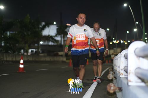 Race photo from PIK NITE RUN 2025