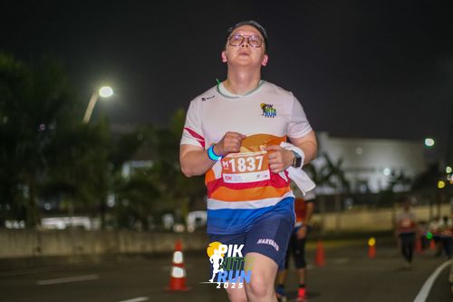 Race photo from PIK NITE RUN 2025