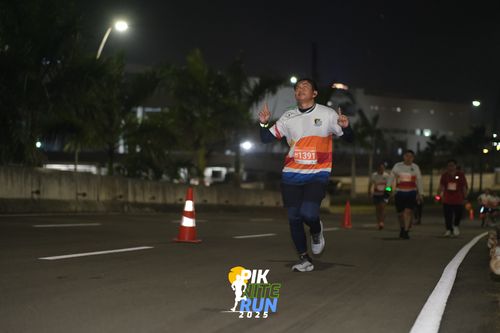 Race photo from PIK NITE RUN 2025