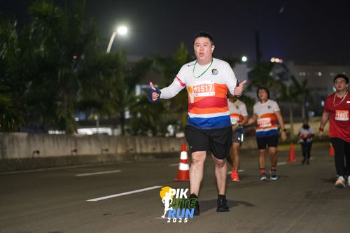 Race photo from PIK NITE RUN 2025