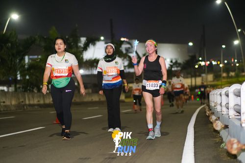 Race photo from PIK NITE RUN 2025