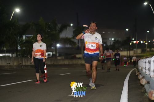 Race photo from PIK NITE RUN 2025
