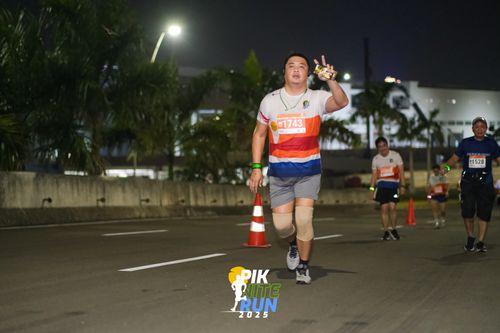 Race photo from PIK NITE RUN 2025